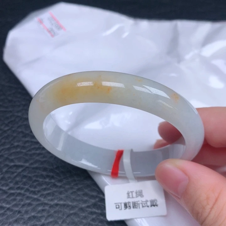 翡翠手镯（贵妃镯）未镶嵌