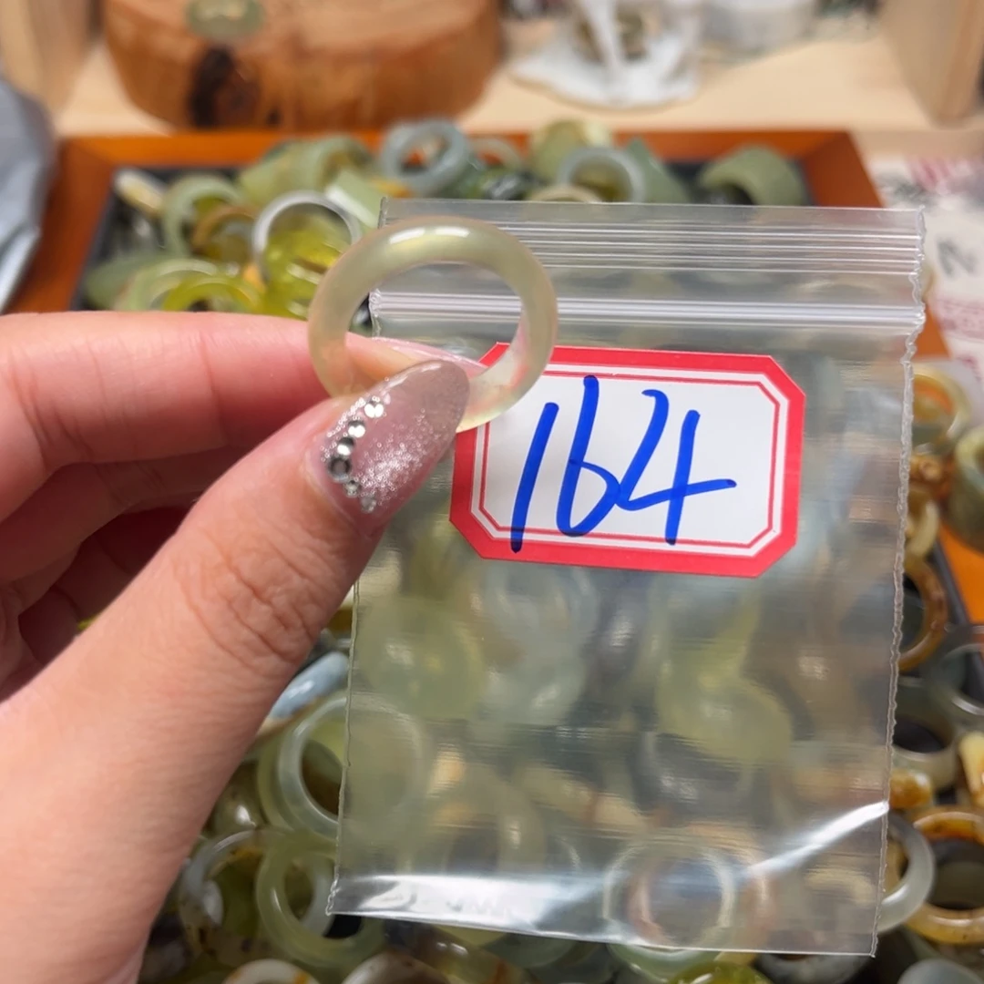 的***喀蛇纹石玉未镶嵌珠宝奇石