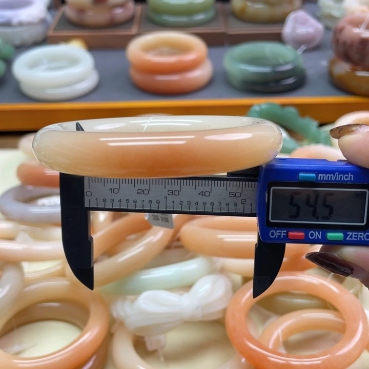 未镶嵌石英岩玉珠宝奇石