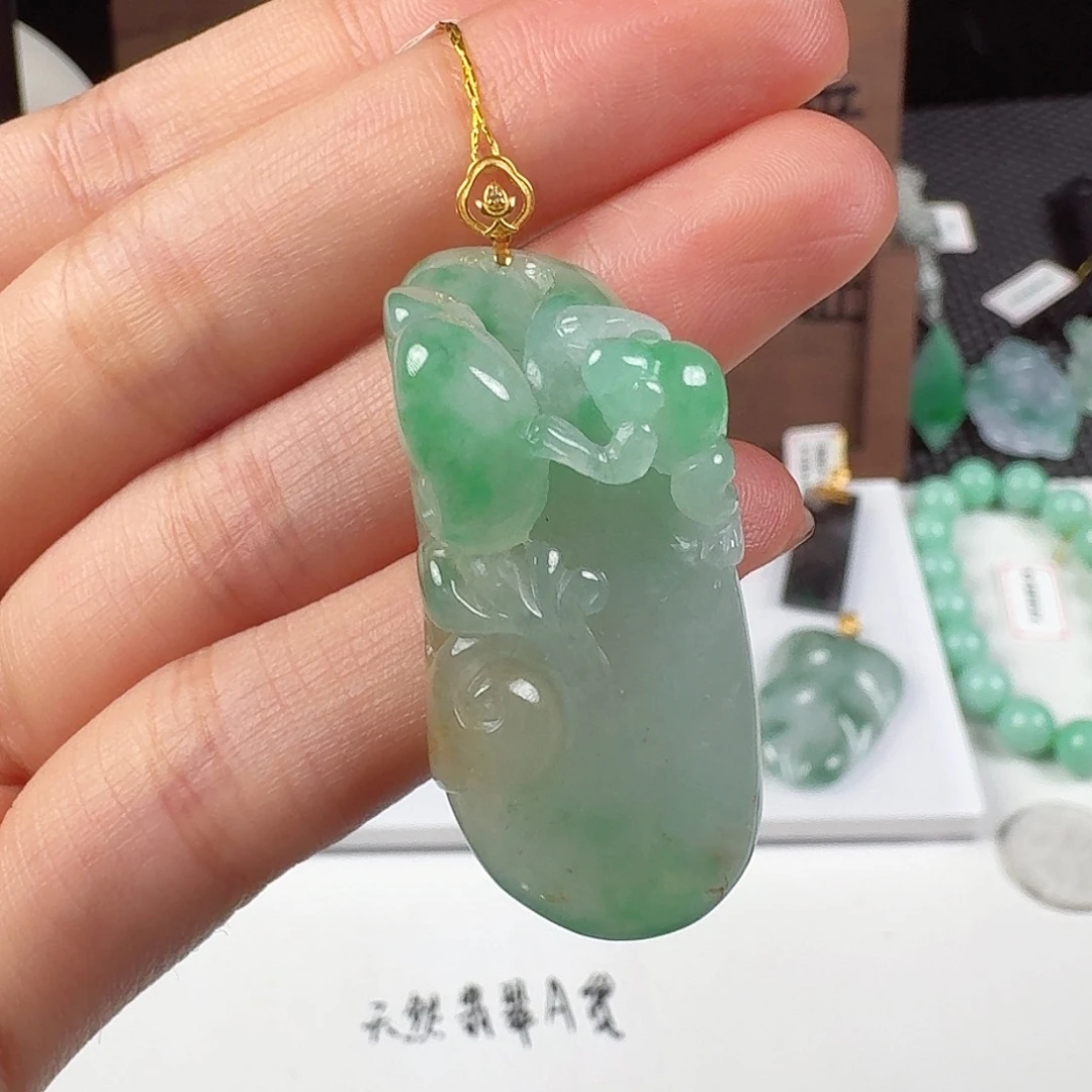 翡翠18K金镶嵌颈饰