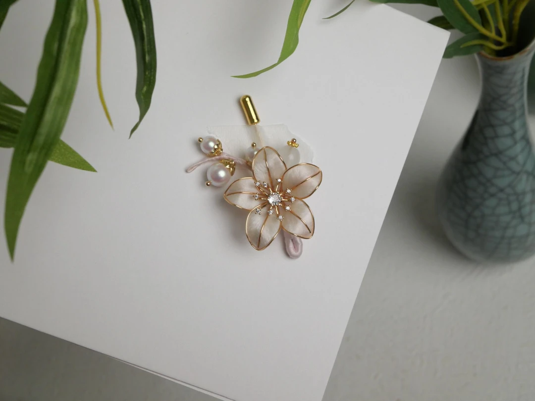 掐丝玉兰绒花饰品