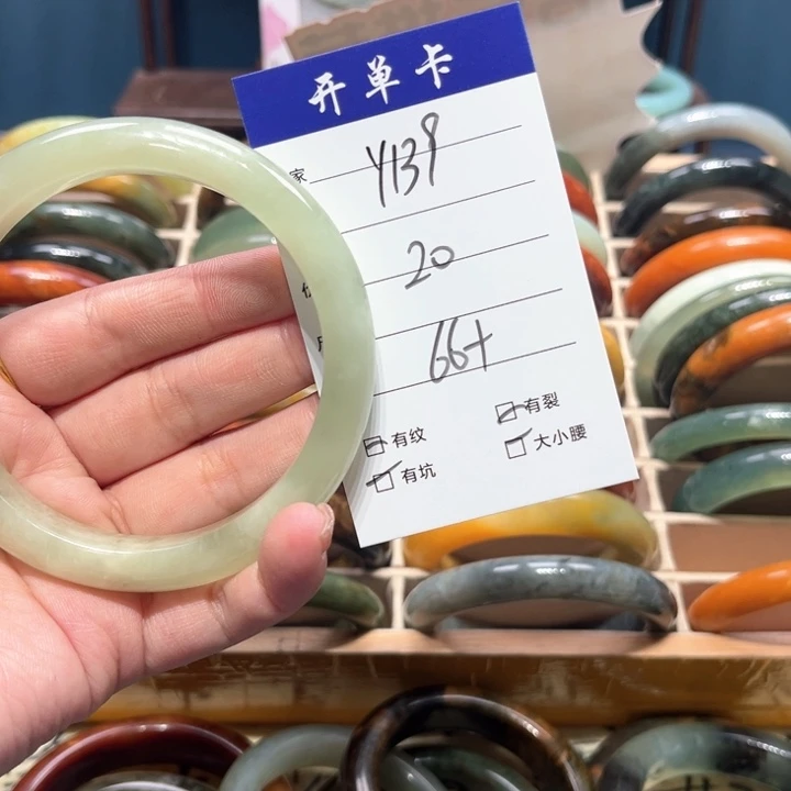 蛇纹石玉手镯未镶嵌丽**娘