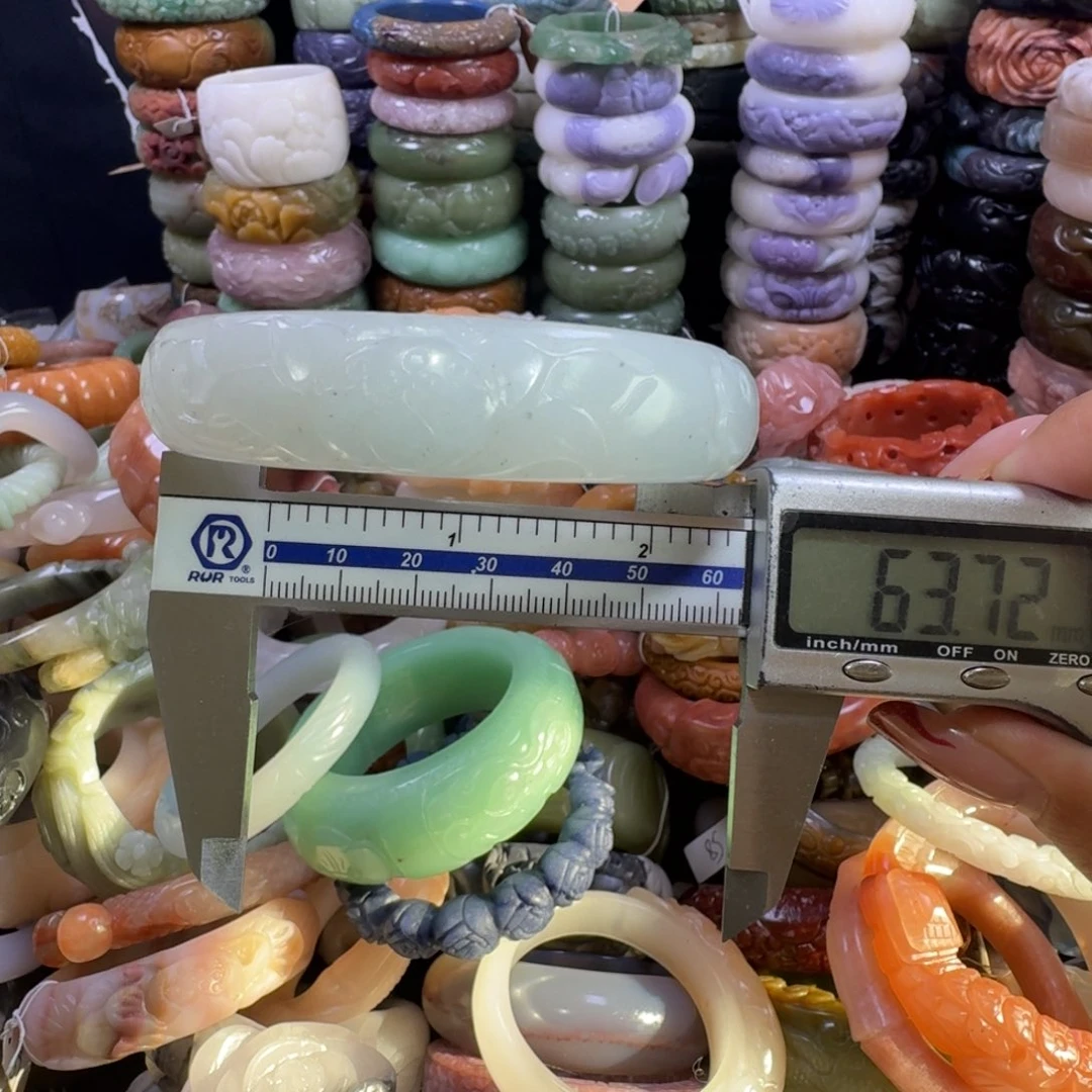 石英质玉（佘太翠）未镶嵌手镯6。不退换