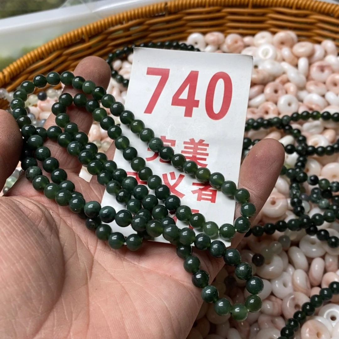 蛇纹石玉挂坠未镶嵌