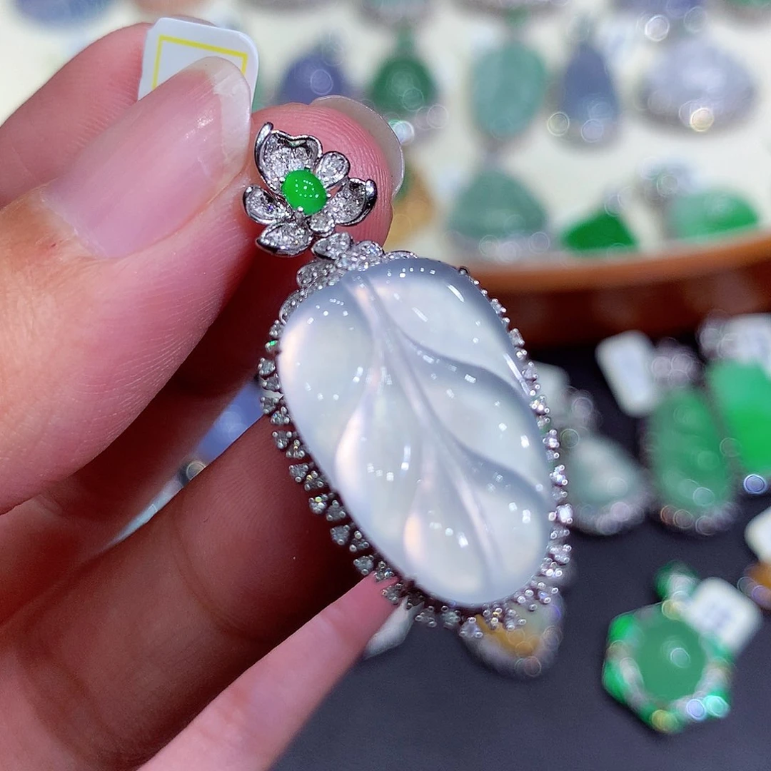 翡翠吊坠(不含链)18K金镶嵌