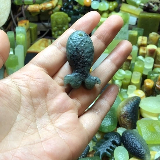 未镶嵌岫玉吊坠岫