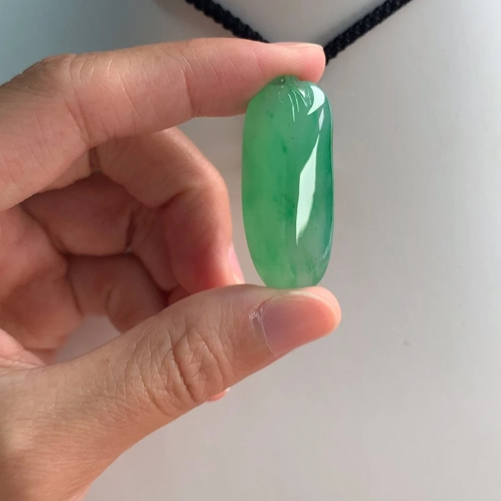 翡翠挂件未镶嵌….