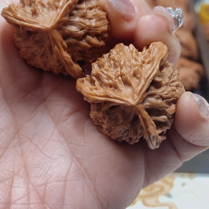 文玩核桃吊坠盘山三