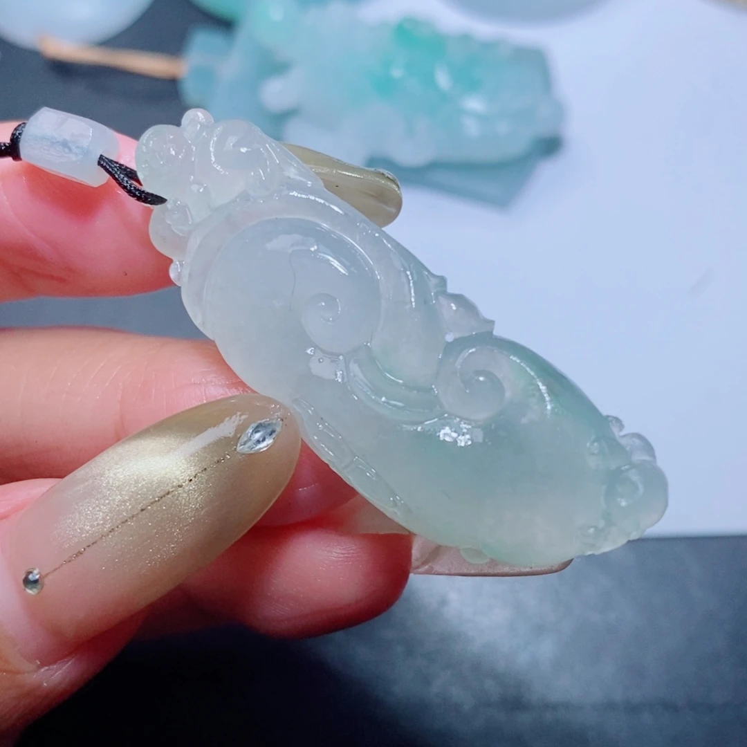 小****定制翡翠未镶嵌定制翡翠毛货挂件