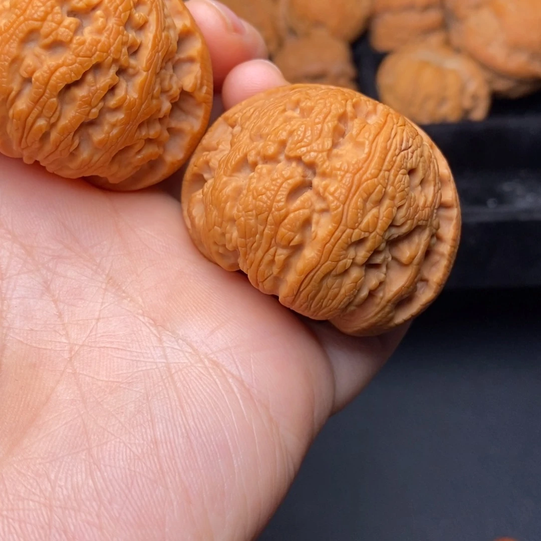 文玩核桃把件秦岭野生核桃