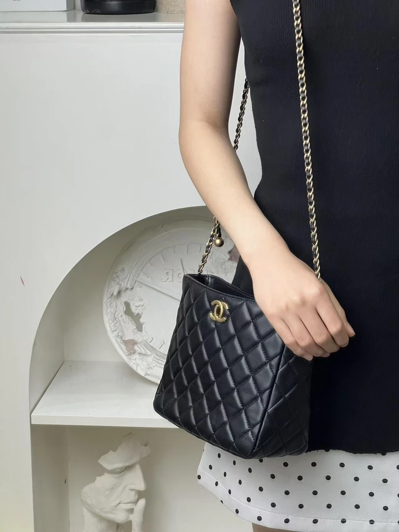 99新 Chanel/香奈儿 金球hobo水桶包黑金羊/甄选