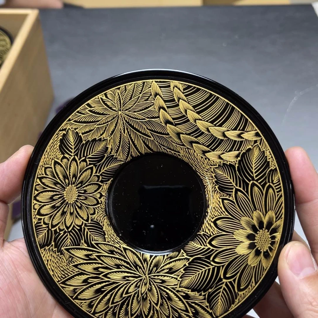 瓷片密密麻麻地写在书里