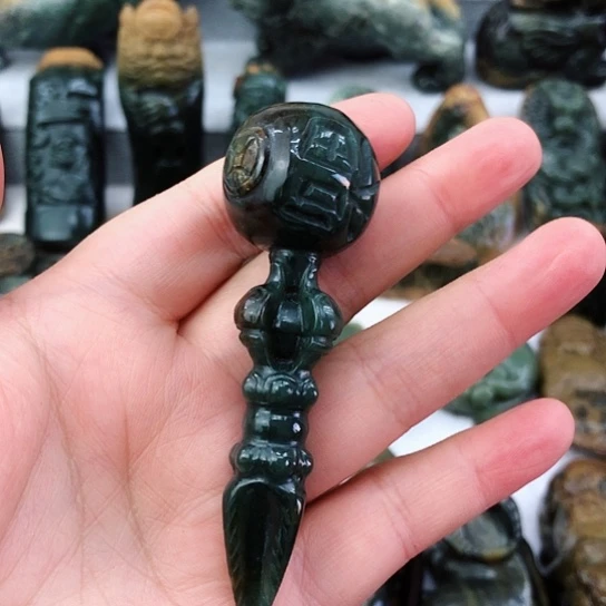 未镶嵌岫岩河磨玉（透闪石质玉）把件