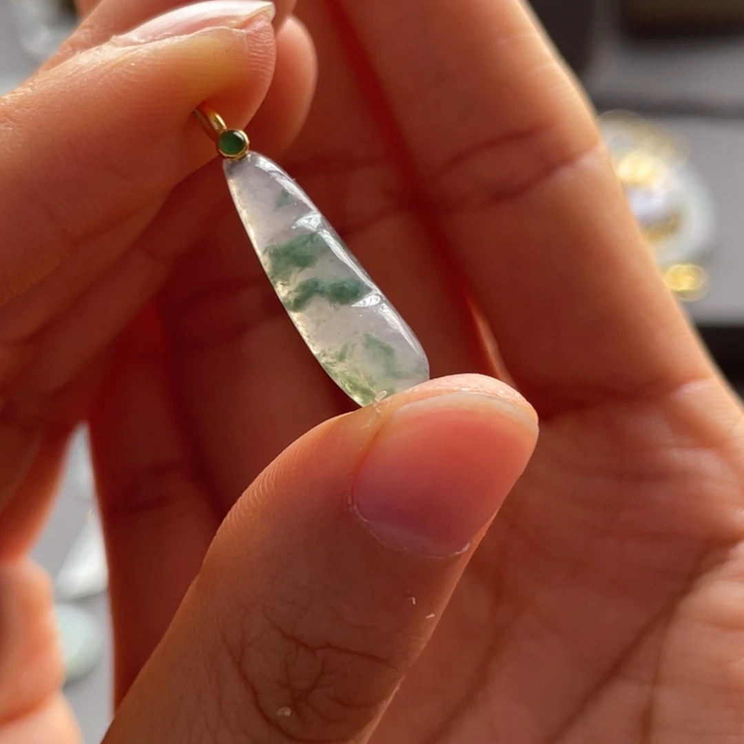 翡翠颈饰18K金镶嵌福豆