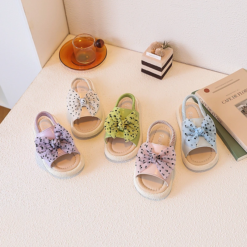 多巴胺色系女童一脚蹬凉鞋夏季新款防滑软底小女孩沙滩鞋配裙凉鞋