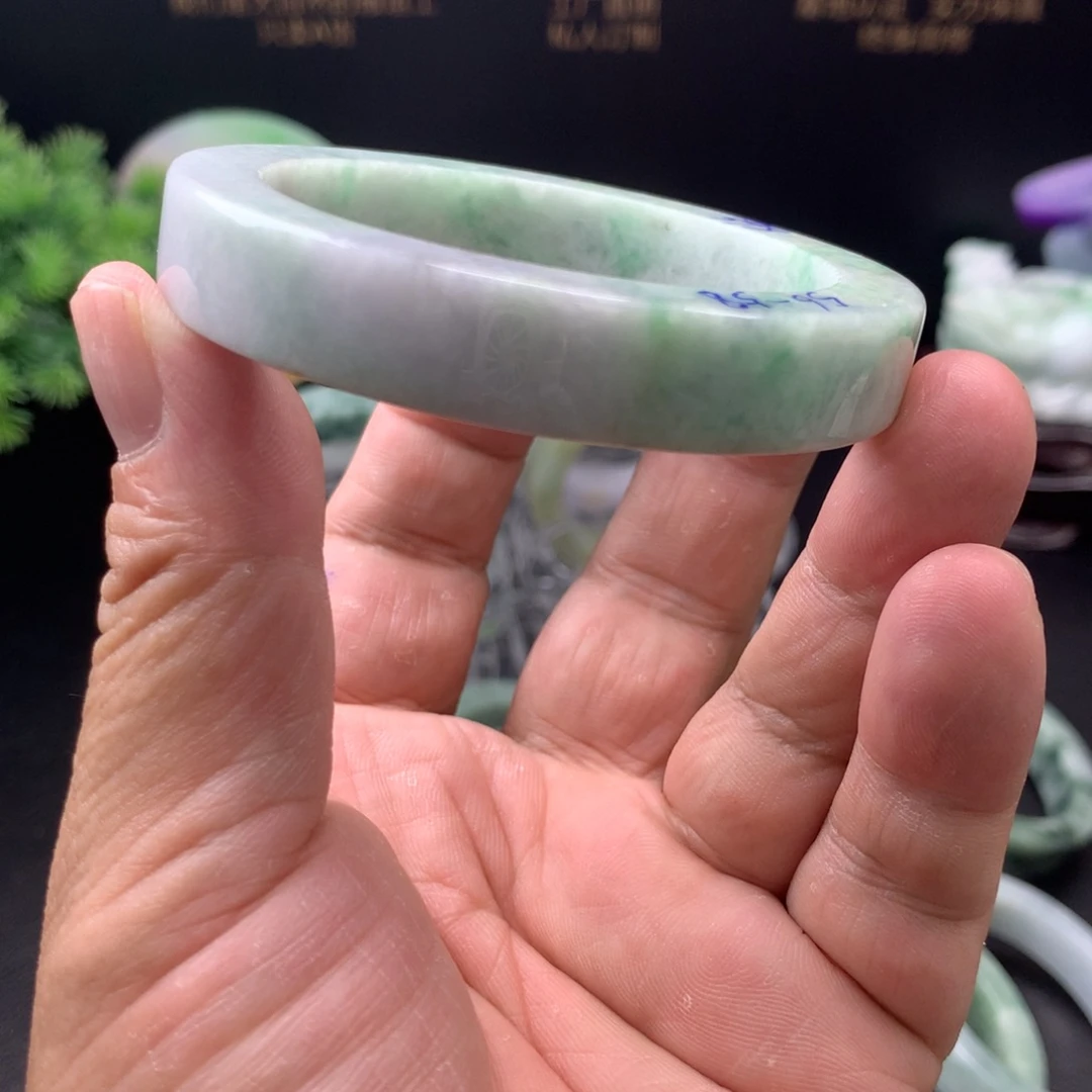 定制翡翠未镶嵌手镯