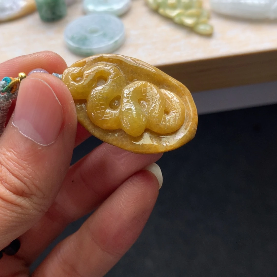 翡翠未镶嵌颈饰吊坠