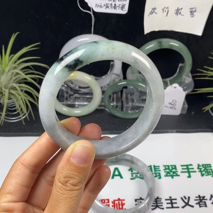 翡翠未镶嵌手镯48号。56.7圈