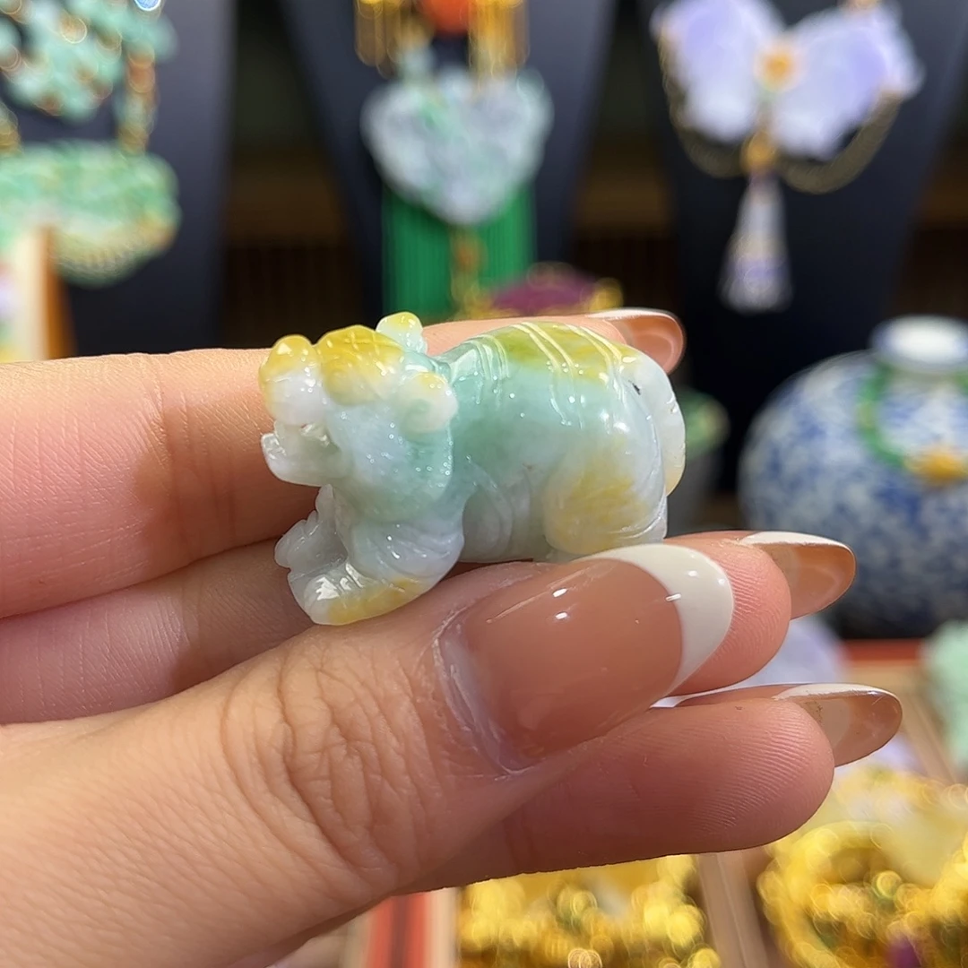 翡翠未镶嵌吊坠(赠链)炸