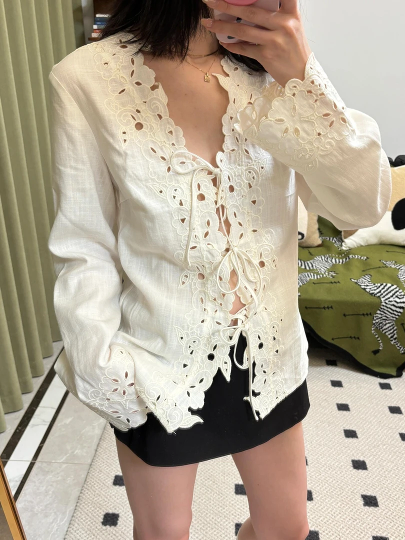 2025春季新款爆款小衫法式复古高级小众不撞款白色镂空衬衫上衣女
