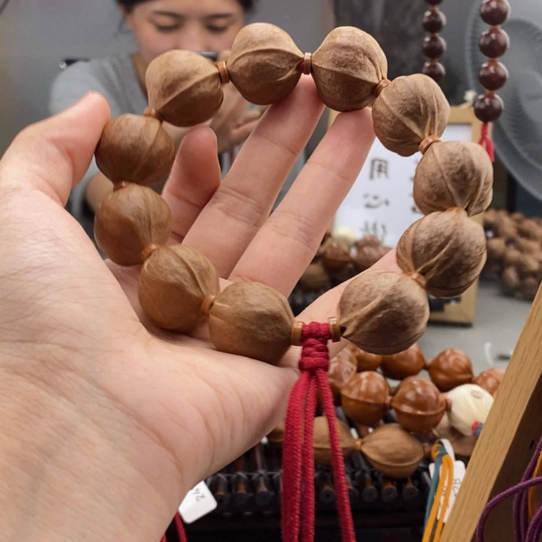 手串橄榄核?**?梅林铁