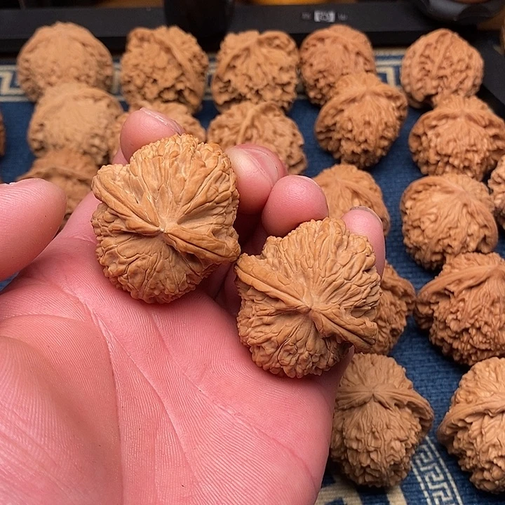 文玩核桃吊坠匸狮子38