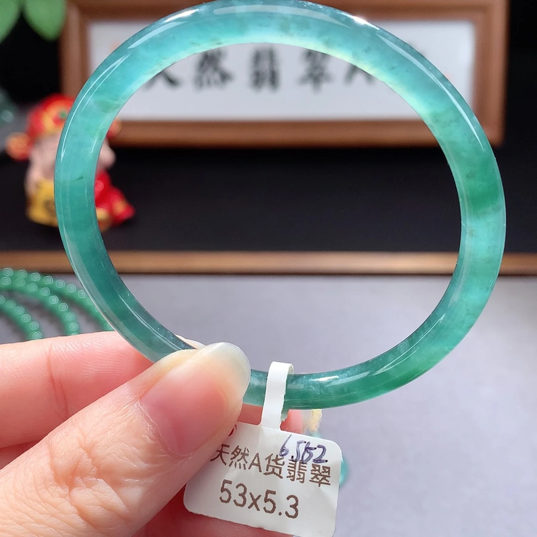 未镶嵌手镯（圆镯）翡翠