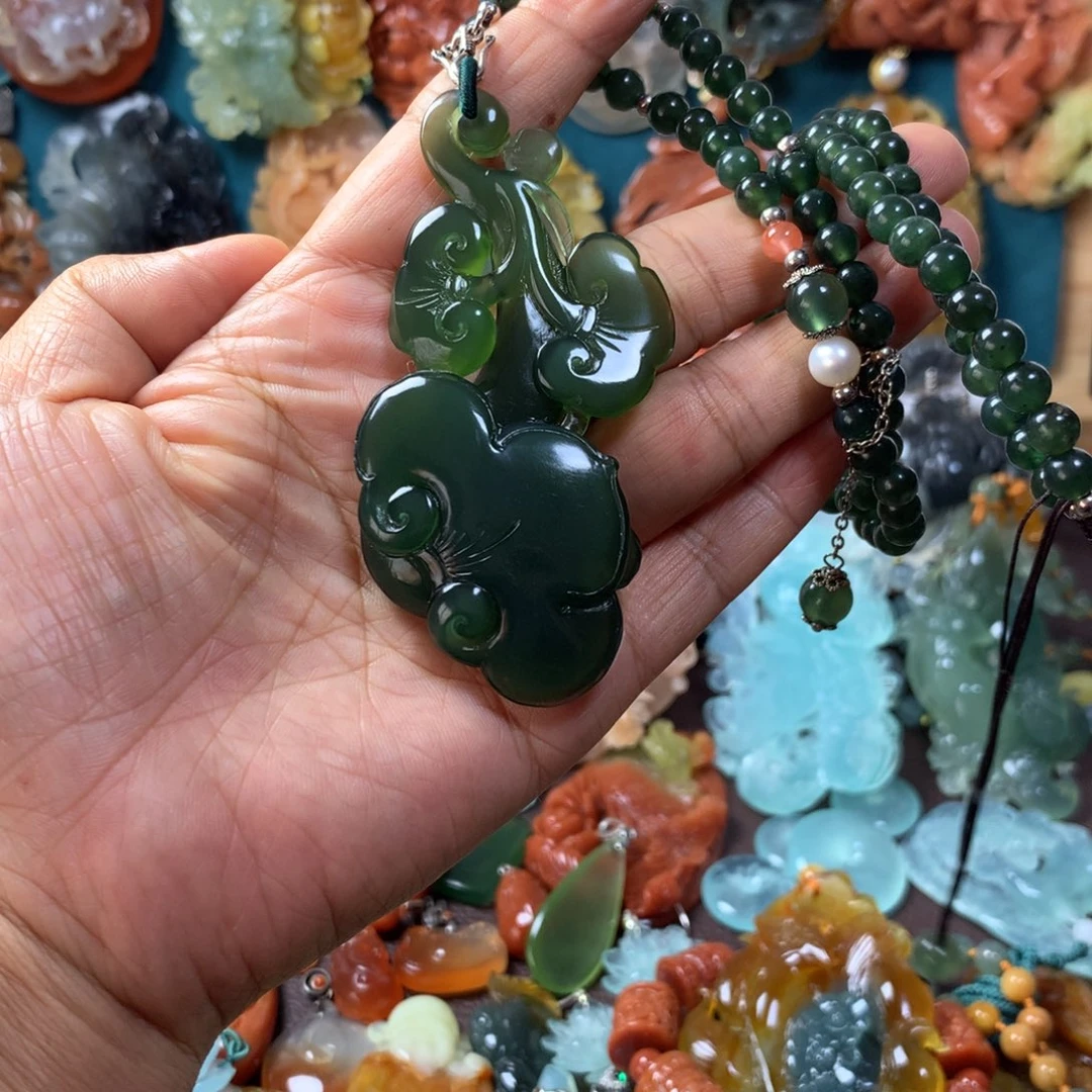 蛇纹石玉未镶嵌挂坠