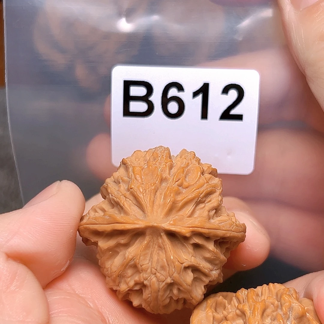 文玩核桃吊坠苹果园