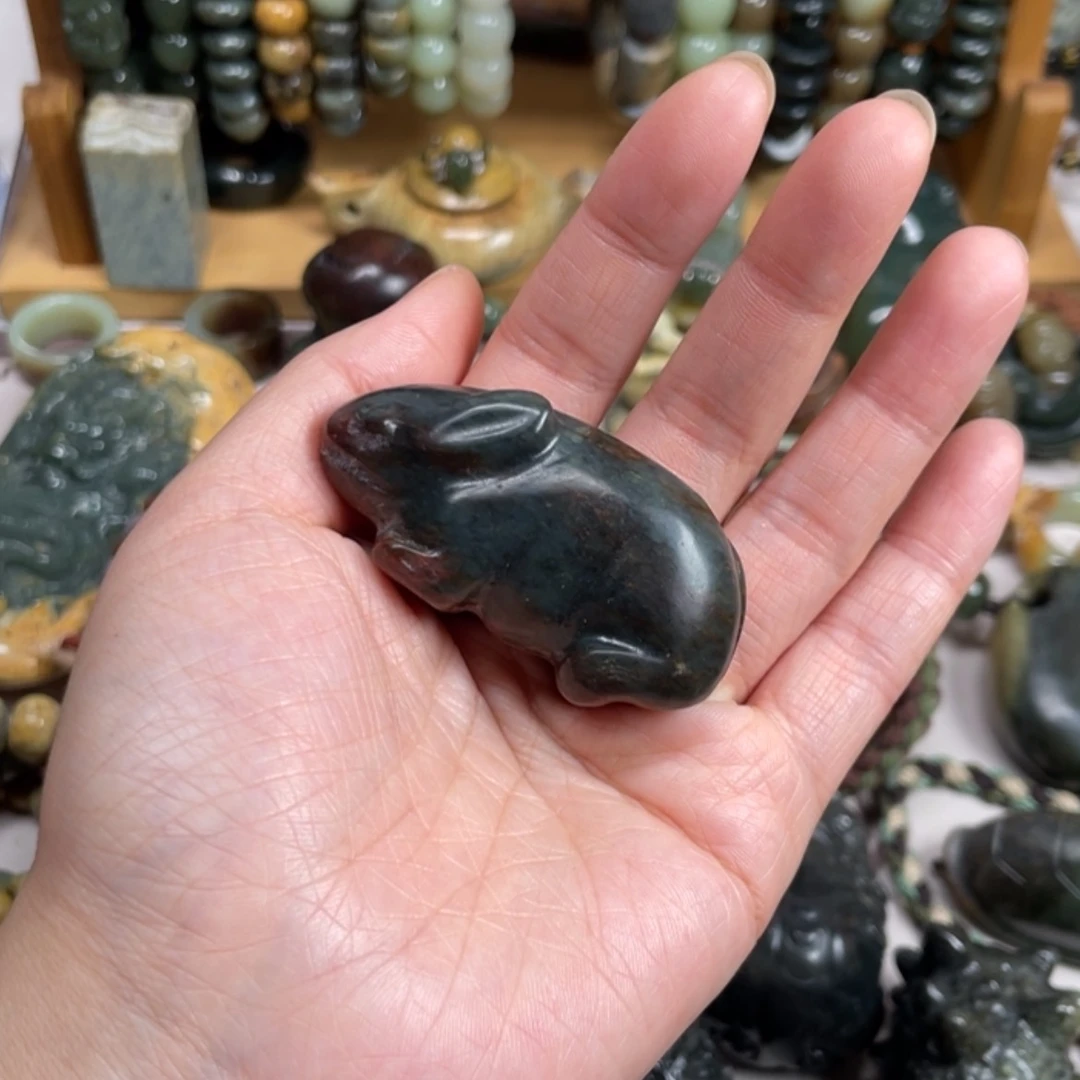 【闪购商品】未镶嵌岫岩河磨玉（透闪石质玉）把件