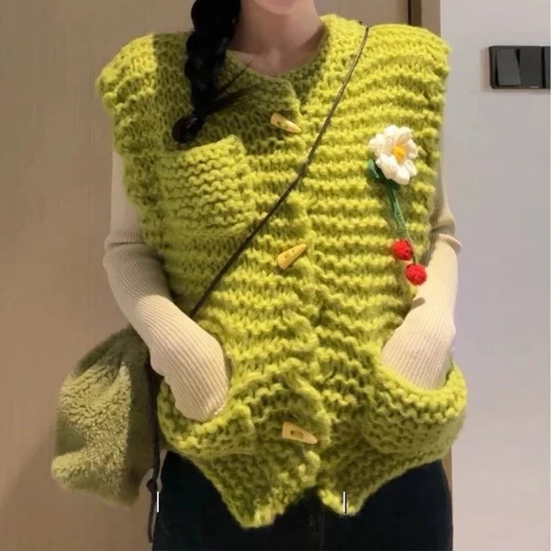 粗针马甲软糯手打重工系列立体小花口袋毛针织衫