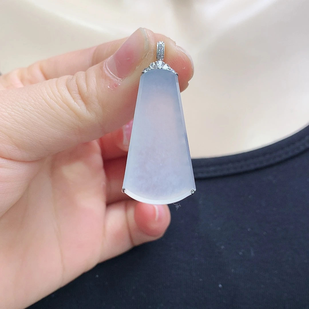 翡翠颈饰18K金镶嵌无事牌