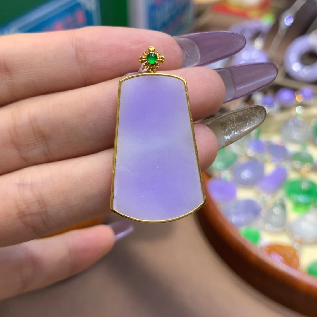 颈饰18K金镶嵌翡翠