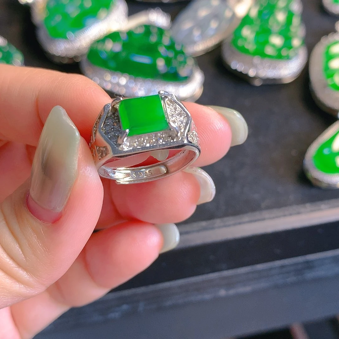 翡翠颈饰银S925镶嵌翡翠