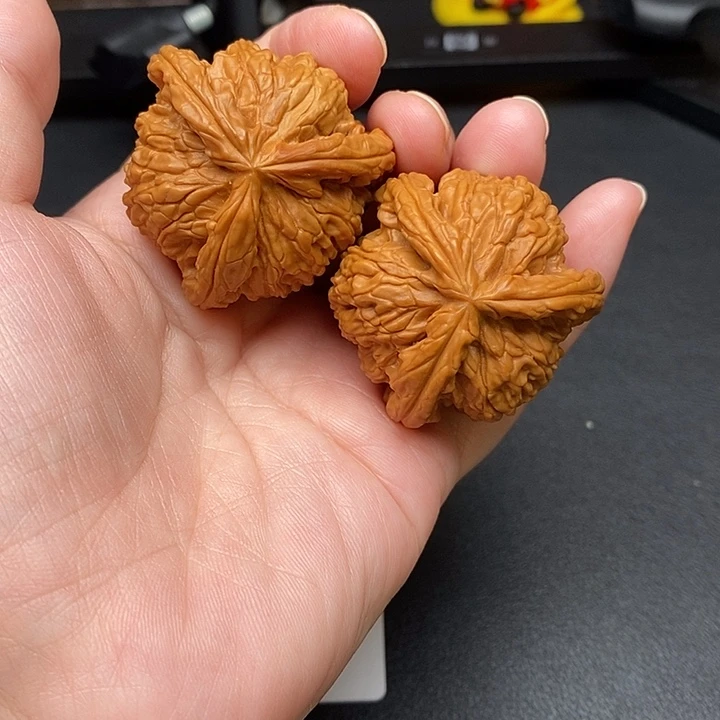 朋***少文玩核桃把件白奔