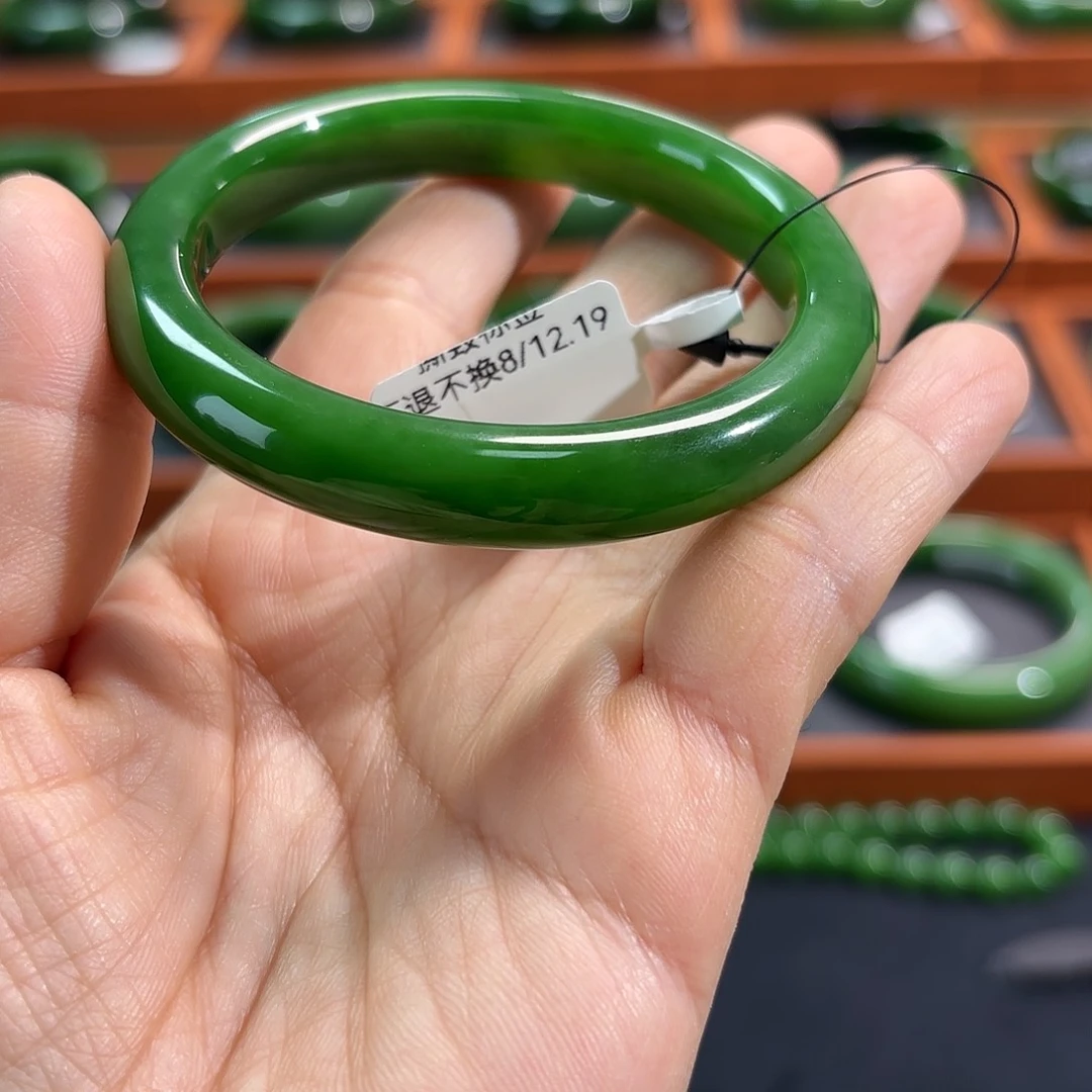 和田玉未镶嵌手镯辣阳绿