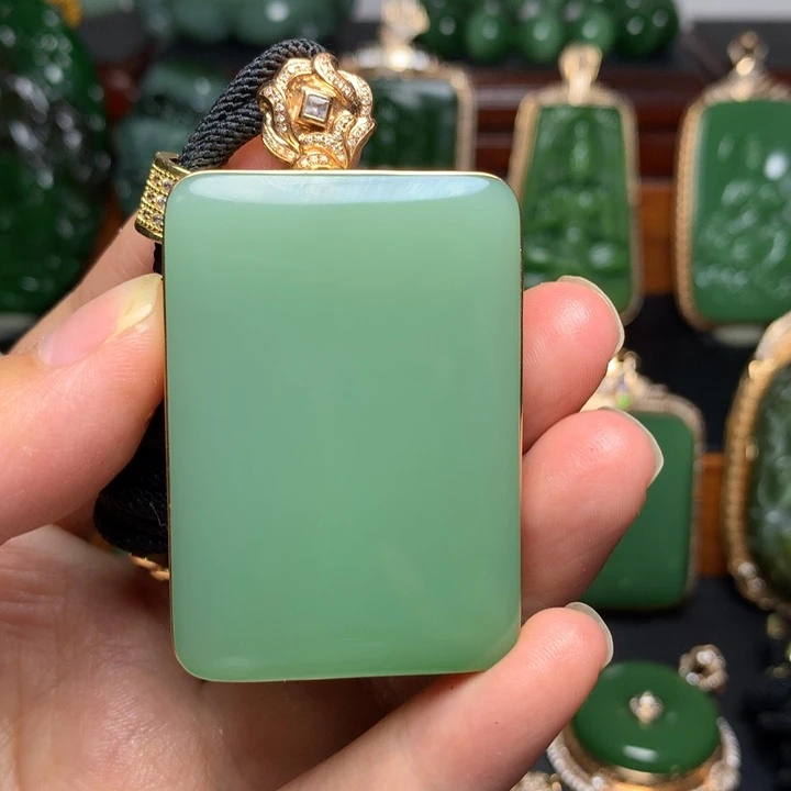 【闪购商品】和田玉（碧玉）18K金镶嵌吊坠(赠链)