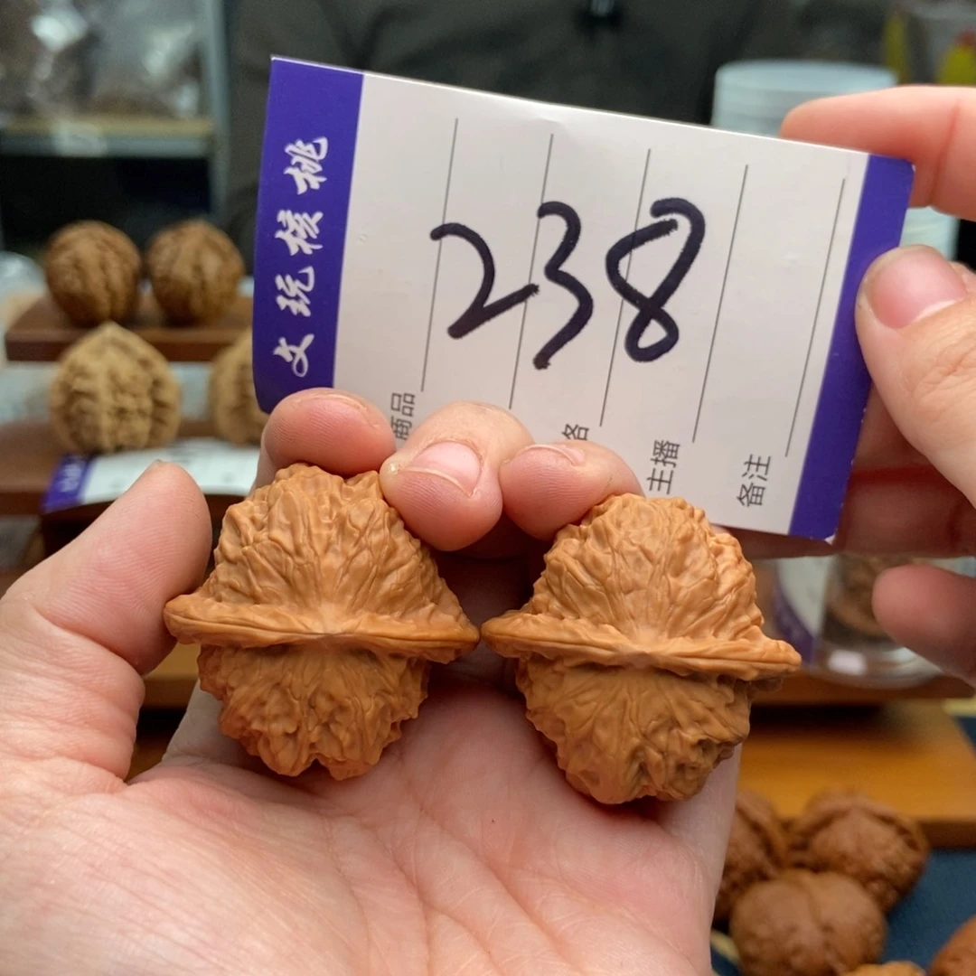 文玩核桃吊坠38瓷娃娃