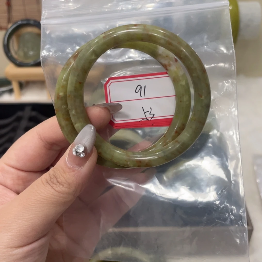 蛇纹石玉手镯未镶嵌