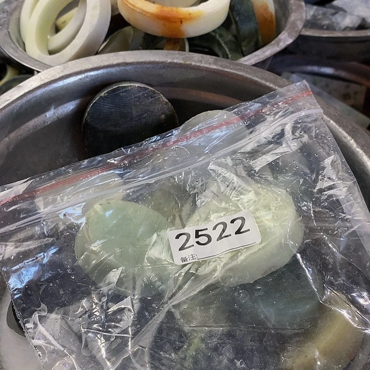 天***空蛇纹石玉未镶嵌手镯
