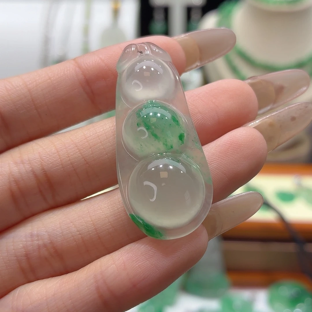 石英质玉未镶嵌颈饰