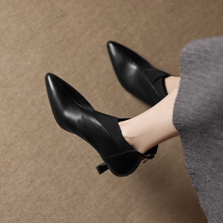 羊皮~5.5cm法式复古真皮拼接松紧带尖头猫跟及踝靴女显瘦气质短靴