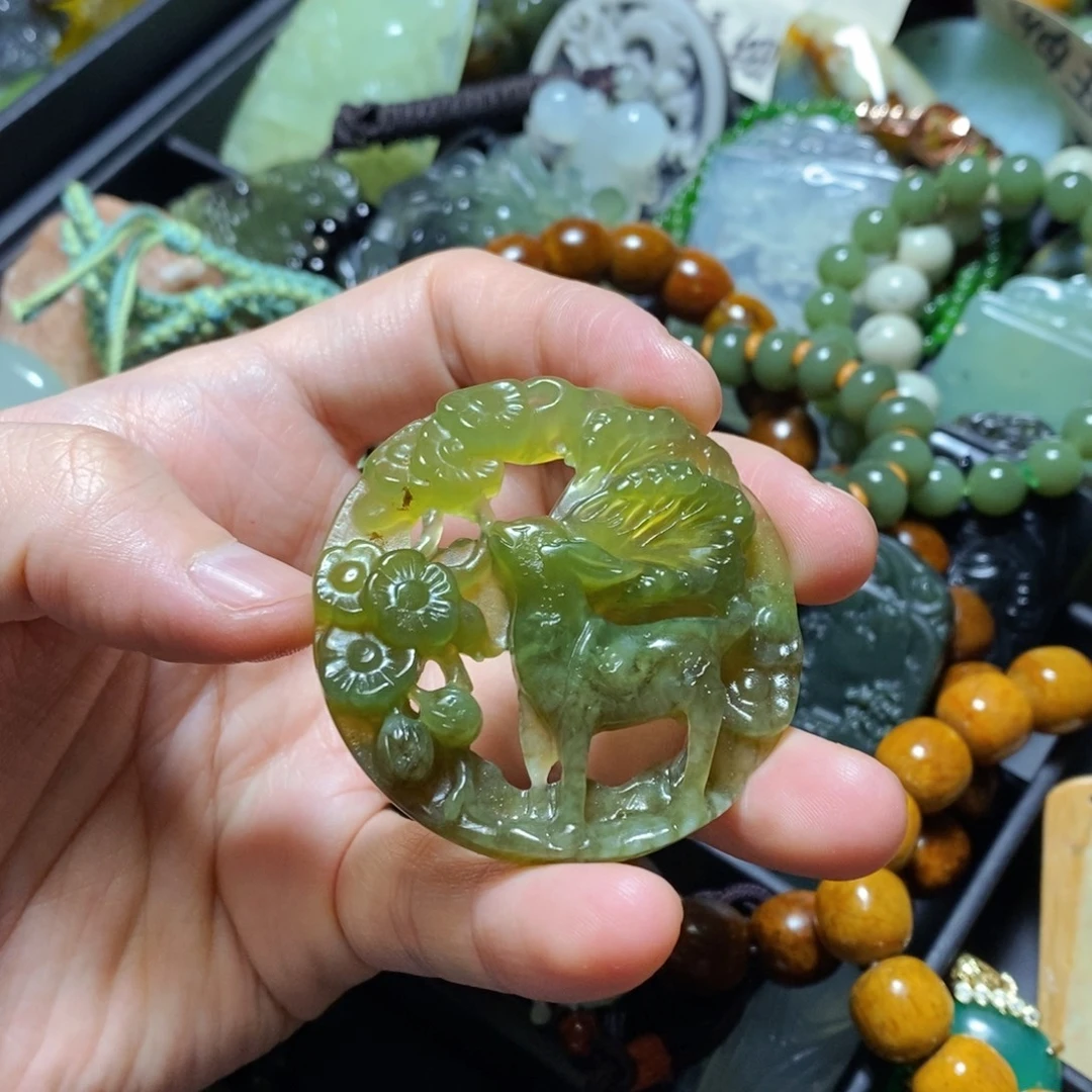 蛇纹石玉未镶嵌颈饰