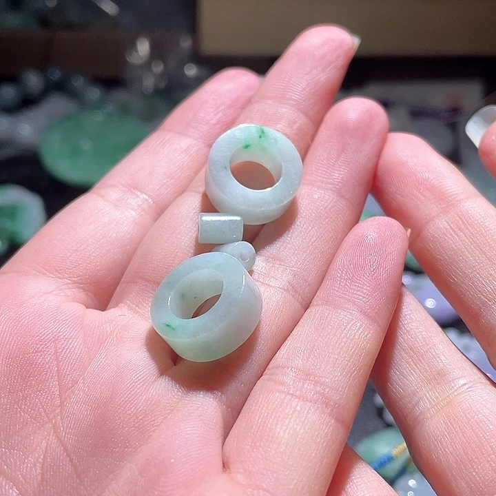 翡翠未镶嵌颈饰天