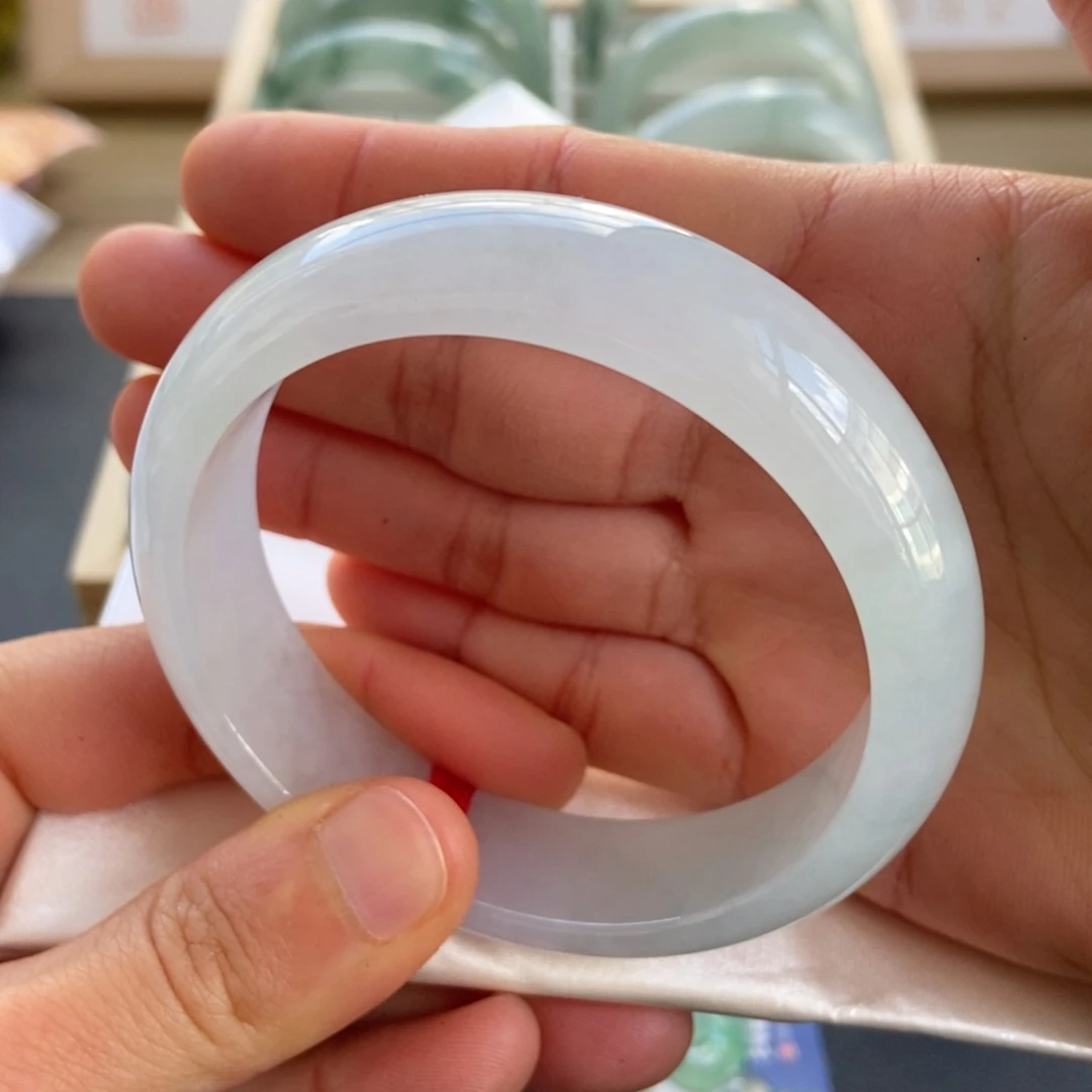 翡翠手镯未镶嵌手镯