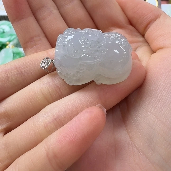 翡翠未镶嵌颈饰冰胶貔貅