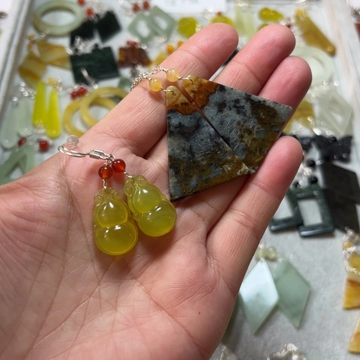 蛇纹石玉合金耳饰