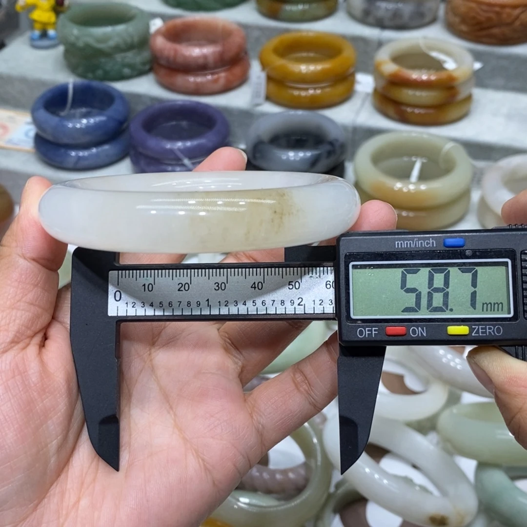 石英岩玉未镶嵌手镯