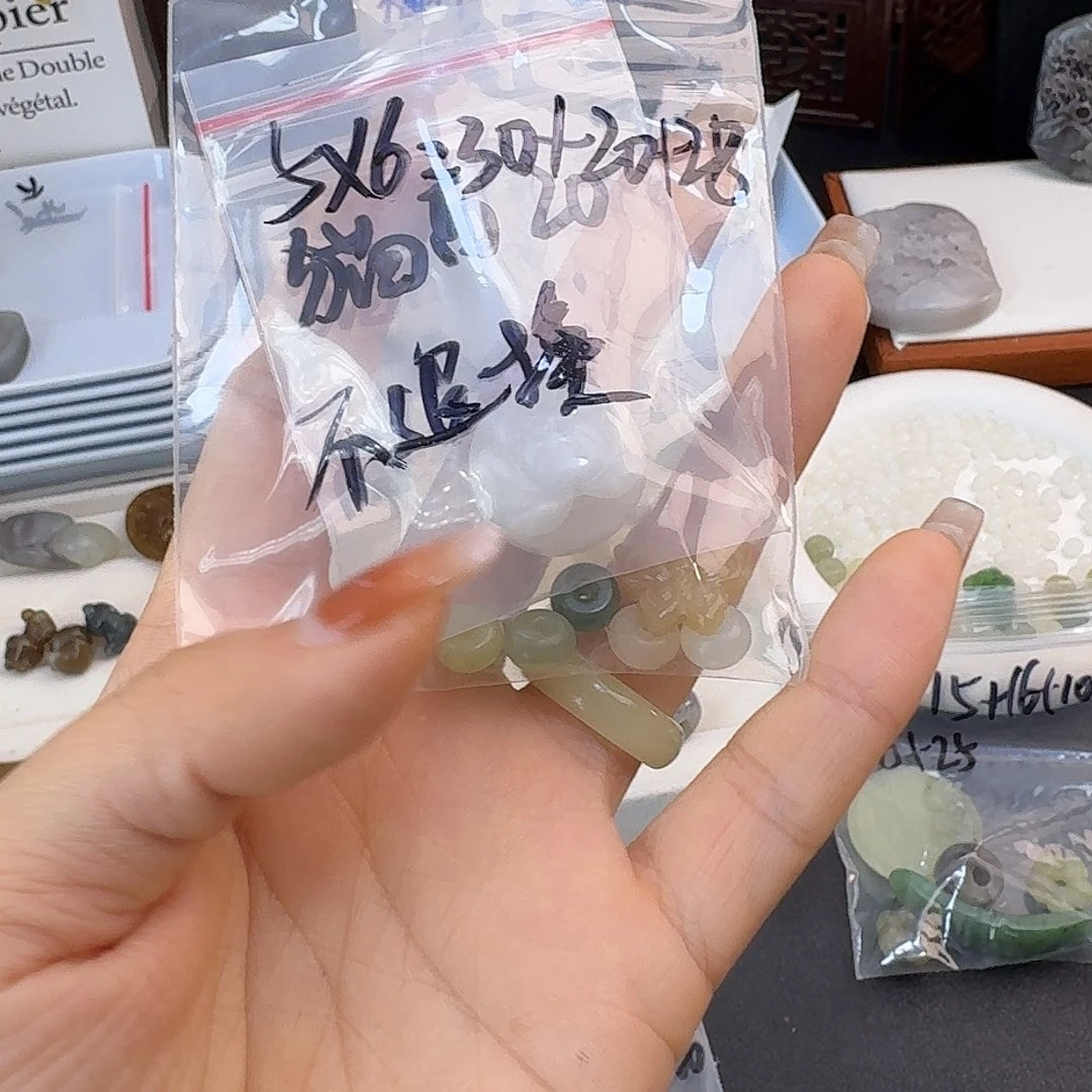 猫****和田玉未镶嵌珠宝半成品