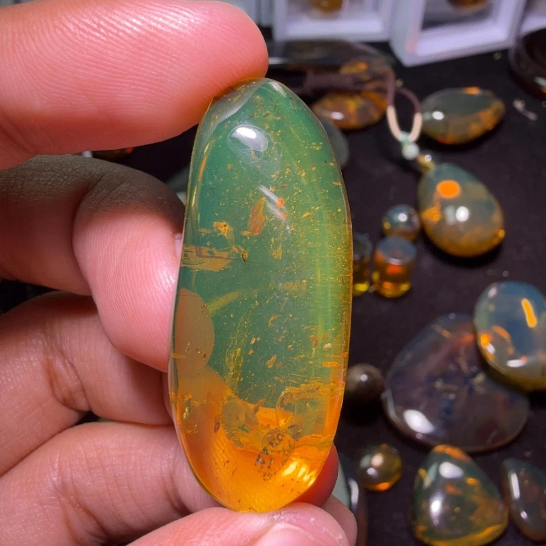 沐***漪琥珀未镶嵌裸石，，，